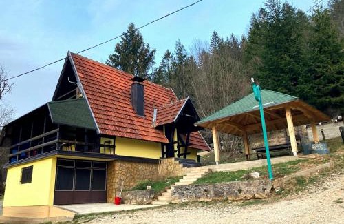 Konjska Reka House | Tarski vrh