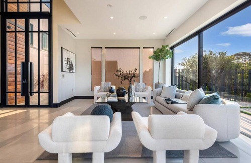 Tarzana House | Tarzana Mansion - Unparalleled Luxury and Elegance