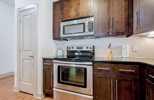 Astrodome Apartment | Tasteful 2-bedroom 2 bath apt near NRG, Med Ctr and Galleria