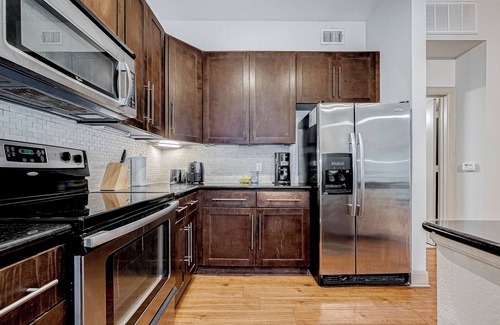 Astrodome Apartment | Tasteful 2-bedroom 2 bath apt near NRG, Med Ctr and Galleria