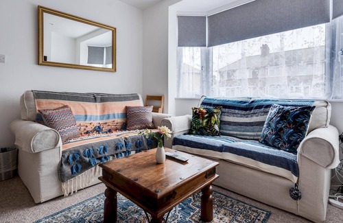 Oxford House | Tasteful 3-BR House -Private Parking Florence Park