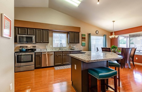 Paradise Valley Village House | Tasteful North Phoenix Pet Friendly Home 8 mins Mayo Clinic & Desert Ridge Mall