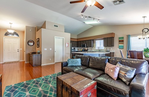 Paradise Valley Village House | Tasteful North Phoenix Pet Friendly Home 8 mins Mayo Clinic & Desert Ridge Mall