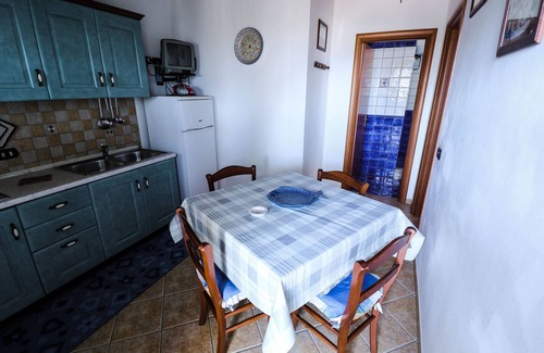 Lampedusa House | Tastefully furnished house with garden and a few steps from the sea.