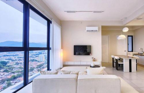 George Town Apartment | Tatami with HomeCinema, 9pax, Urban Suites by PG Home