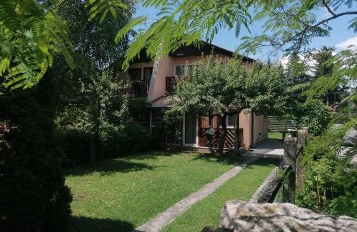 Balatonfenyves House | Tavasz apartman