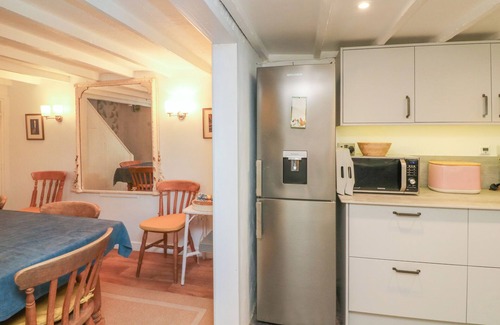 Bishops Tawton Cottage | TAWSTOCK VIEW, pet friendly, with open fire in Bishops Tawton