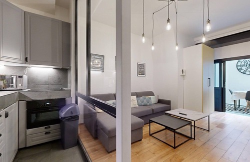 Quartier de Rochechouart Apartment | TBS 6 - Beautiful apartment near Opéra Garnier