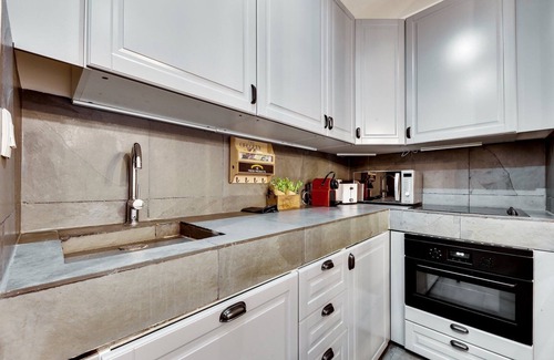 Quartier de Rochechouart Apartment | TBS 6 - Beautiful apartment near Opéra Garnier