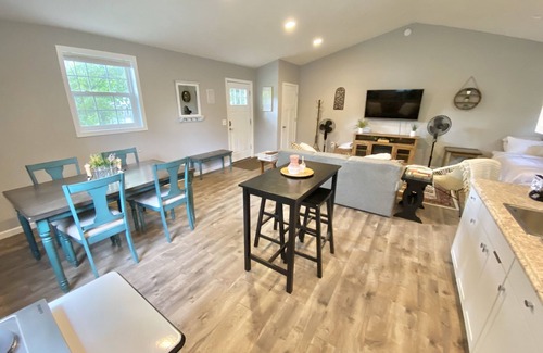 Traverse City Apartment | TC TWO OAKS Studio/Downtown/Clean & Spacious