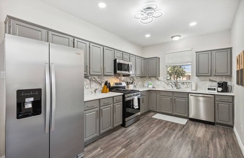 Plano House | TCH - Spacious 4bd/2.5ba in Plano with Workspace