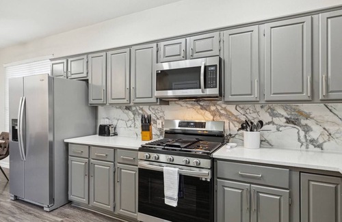 Plano House | TCH - Spacious 4bd/2.5ba in Plano with Workspace