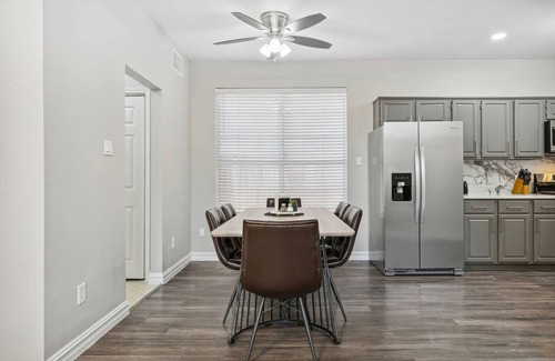Plano House | TCH - Spacious 4bd/2.5ba in Plano with Workspace