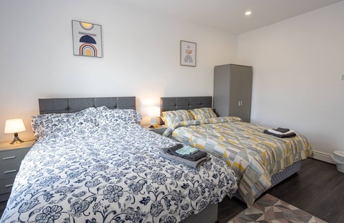 Anfield Bed & Breakfast | TCO Luxury Family Executive Room 5