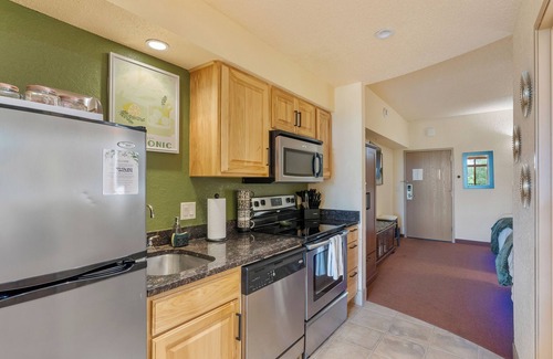 Wisconsin Dells Condo | Tee Time Terrace - Cozy Family Condo near Attractions. Pet Friendly!