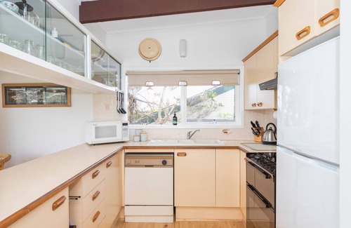 Mollymook House | Tee to Sea - 3BR home with golf & ocean views