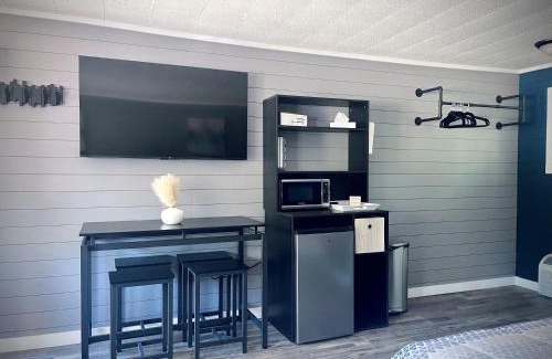 Roscommon Apartment | TeePee Room 10-Newly Renovated