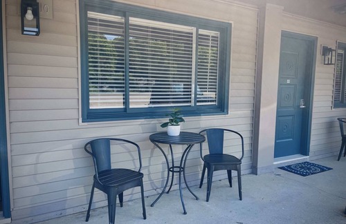 Roscommon Apartment | TeePee Room 11-Newly Renovated