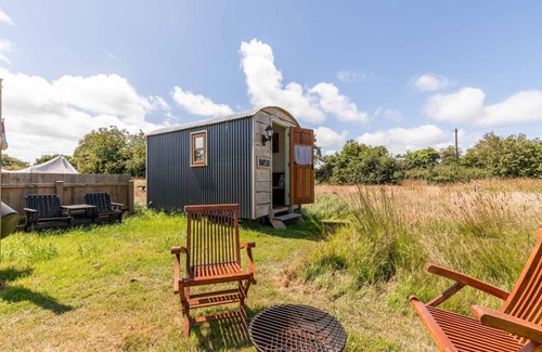 Trunch Cabin | Teeswater | a cosy space for couples seeking a glamping holiday in North Norfolk
