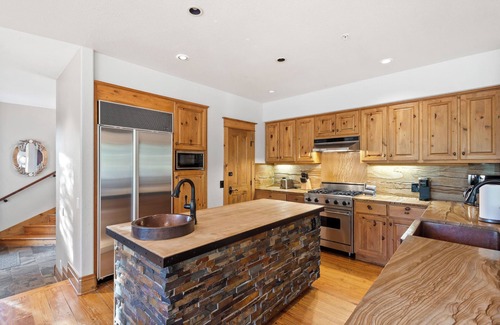 Mountain Village Condo | Telemark A: Ski-In/Out Luxury with Mountain Views