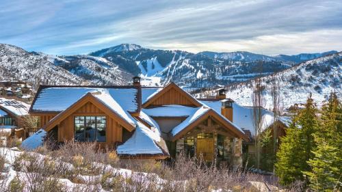 Deer Valley Villa | Telemark Luxury Retreat by AvantStay Stunning Views w Hot Tub Theatre Room and Pool Table