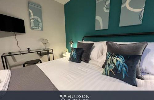Telford House | Telford Townhouse with Parking and Garden