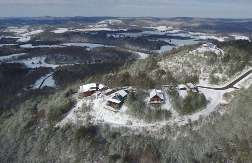 Tellico Plains Cabin | Tellico cabins, Deer Cabin With Hot Tub
