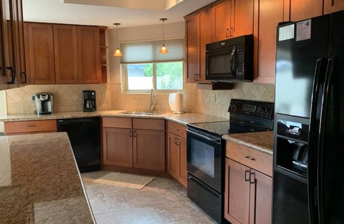 Tempe House | Tempe Townhouse with pool and tennis courts