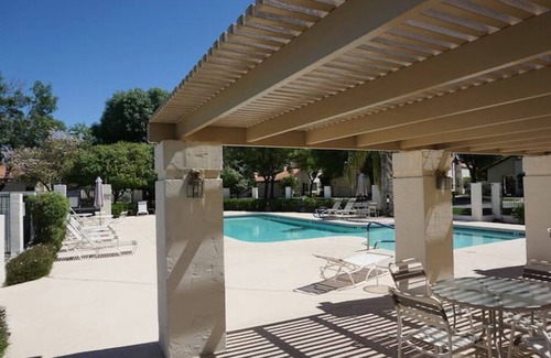 Tempe House | Tempe Townhouse with pool and tennis courts