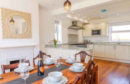Sidmouth House | TEMPLE HOUSE, pet friendly, luxury holiday cottage in Sidmouth