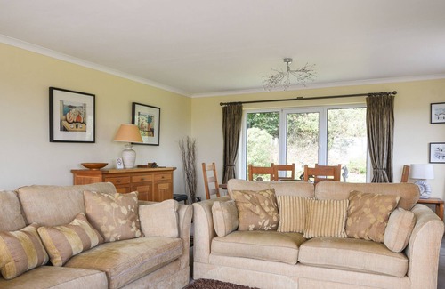 Charmouth House | TEMPLEWOOD, family friendly, country holiday cottage in Charmouth