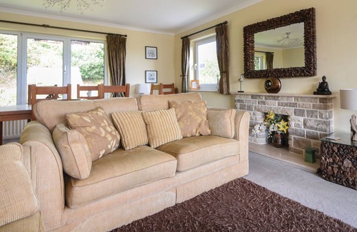 Charmouth House | TEMPLEWOOD, family friendly, country holiday cottage in Charmouth