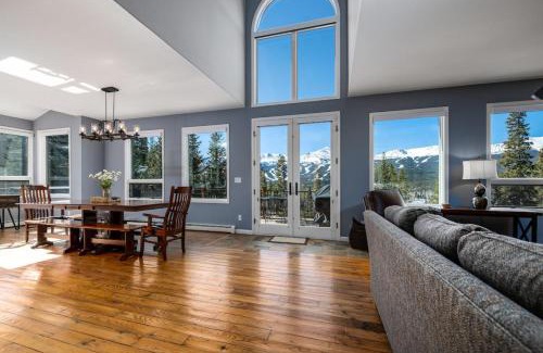 Forest Hills House | Ten Peaks Lookout Home Incredible Views Hot Tub