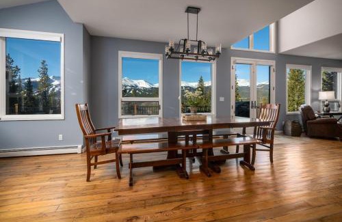 Forest Hills House | Ten Peaks Lookout Home Incredible Views Hot Tub