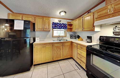 Put-in-Bay Cabin | Ten People Can Enjoy this Big Cottage at the Island Club - 3 BR, 2 BA - IC81