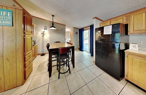 Put-in-Bay Cabin | Ten People Can Enjoy this Big Cottage at the Island Club - 3 BR, 2 BA - IC81