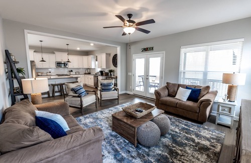 Tullahoma Cottage | Tennessee Cabin with Hot Tub and Boating Access