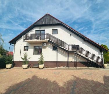 Ordacsehi Apartment | Tennis House with Balcony