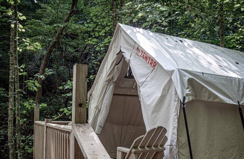Gatlinburg - Pigeon Forge RV Rental | Tentrr Signature Site - Happy Hollow Hideaway Creekside