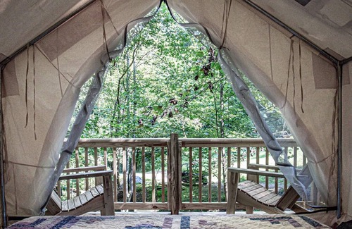 Gatlinburg - Pigeon Forge RV Rental | Tentrr Signature Site - Happy Hollow Hideaway Creekside