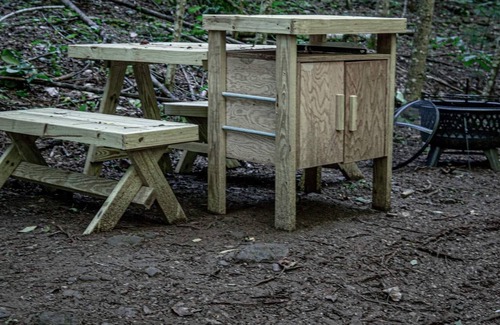 Gatlinburg - Pigeon Forge RV Rental | Tentrr Signature Site - Happy Hollow Hideaway Creekside