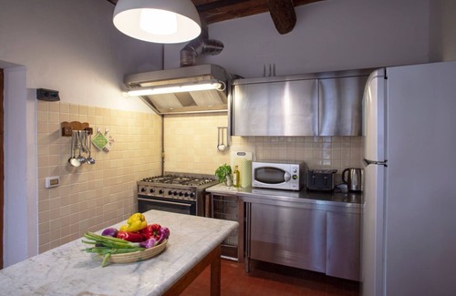 Palaia Villa | Tenuta Bartolucci - Ten Bedroom Villa, Sleeps 20
