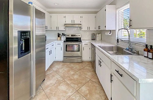 Jupiter House | Tequesta Beach House, Heated Private Pool, Close to Beach, Sleeps 8
