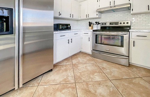Jupiter House | Tequesta Beach House, Heated Private Pool, Close to Beach, Sleeps 8