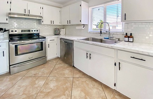 Jupiter House | Tequesta Beach House, Heated Private Pool, Close to Beach, Sleeps 8