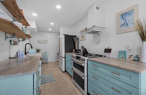Pensacola Beach House | 🍹Tequila Sunrise on the Sound🍹 Swim Spa | Pet Friendly 🐾 | Bikes+Paddleboard