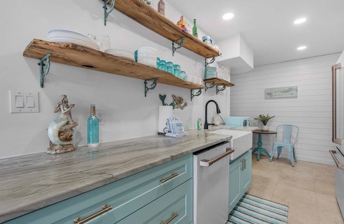 Pensacola Beach House | 🍹Tequila Sunrise on the Sound🍹 Swim Spa | Pet Friendly 🐾 | Bikes+Paddleboard