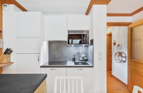 Monetier-les-Bains Apartment | Terrace apartment near slopes with wellness