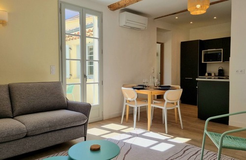 Couronne Urbaine Apartment | Terrace - air conditioning - fibre - 2 bedrooms