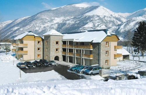 Bagneres-de-Luchon Apartment | Terrace, balcony, parking, tv, ski locker, 35m², Luchon-Superbagnères